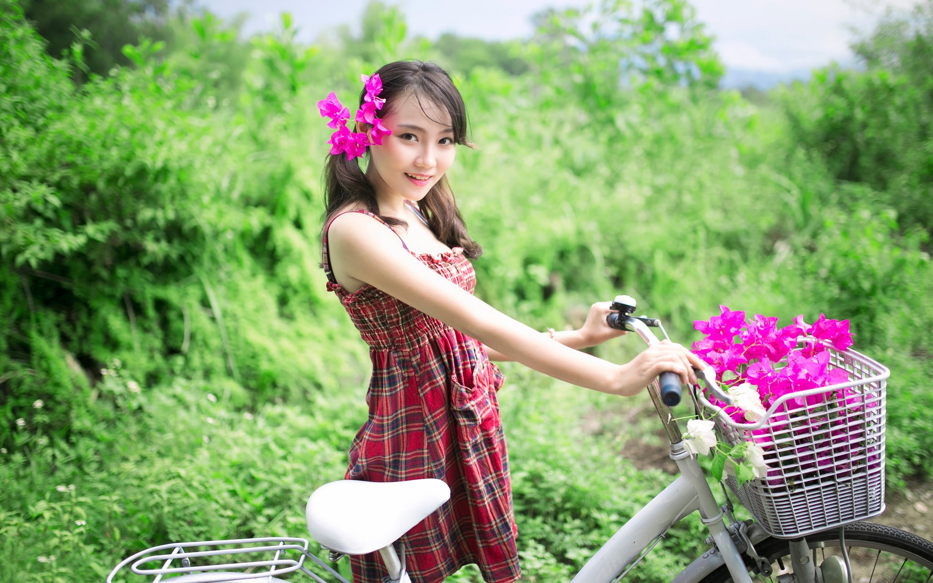Обои цветы, девушка, азиатка, велосипед, flowers, girl, asian, bike разрешение 2048x1365 Загрузить