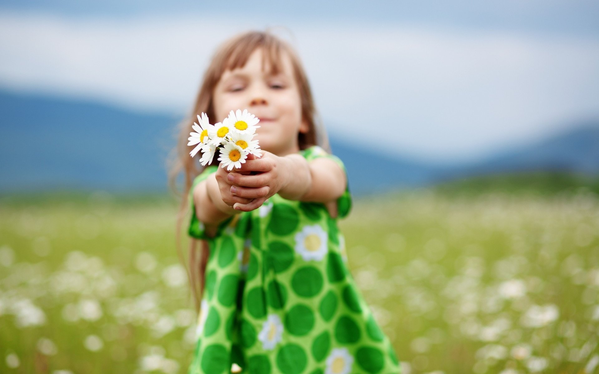 Обои платье, поле, дети, девочка, ромашки, dress, field, children, girl, chamomile разрешение 1920x1280 Загрузить