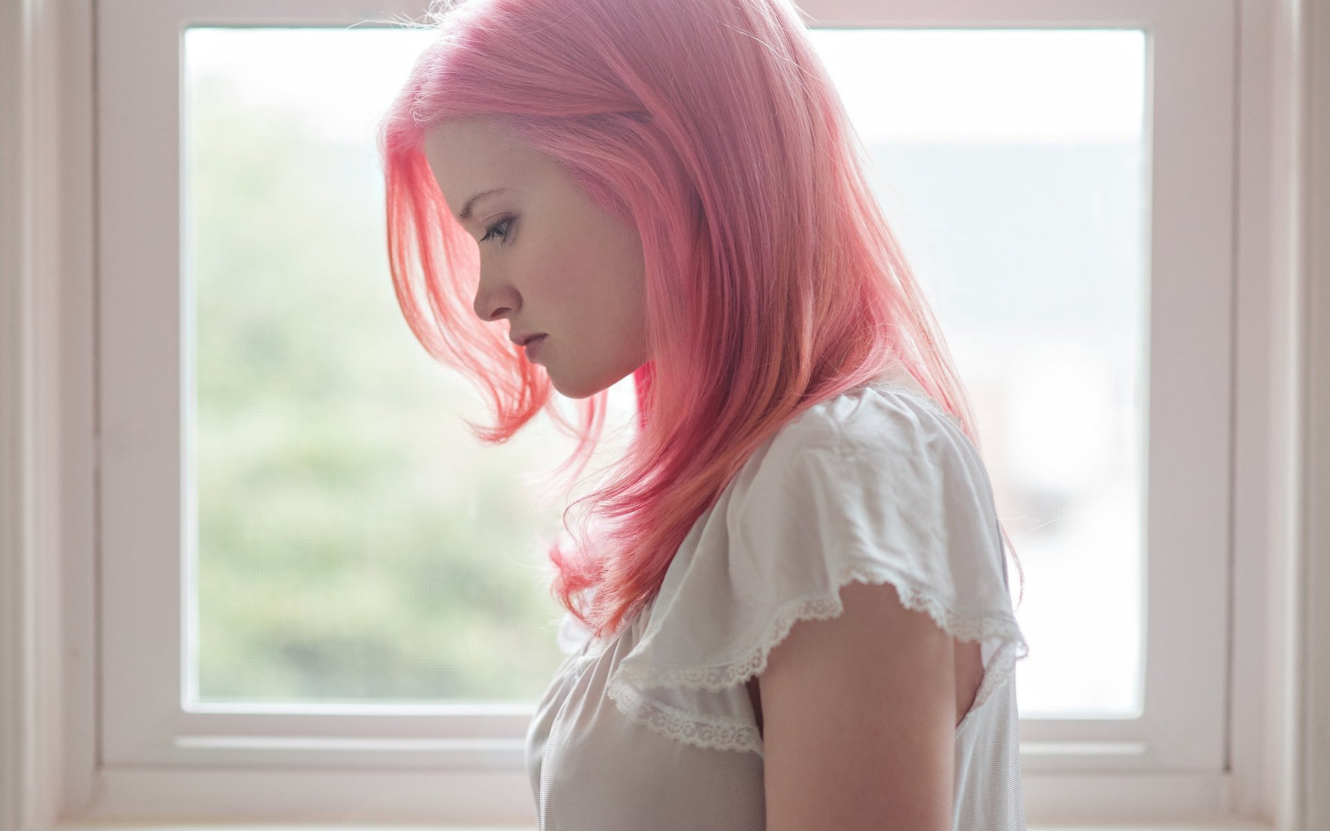 Обои девушка, профиль, розовые волосы, girl, profile, pink hair разрешение 2048x1546 Загрузить