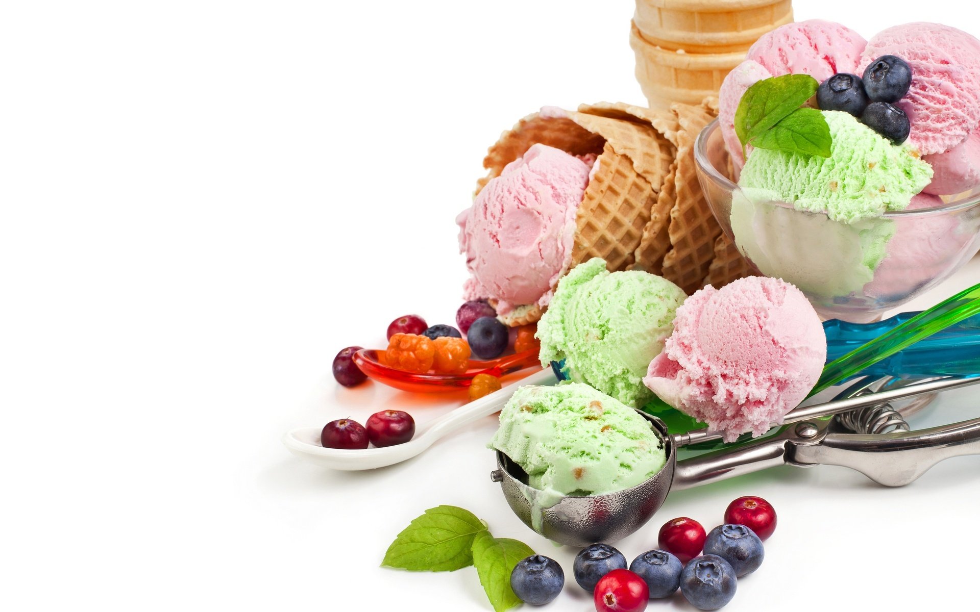 Обои мороженое, ягоды, черника, мороженное, десерт, вафли, клюква, черничный, ice cream, berries, blueberries, dessert, waffles, cranberry, blueberry разрешение 2880x1992 Загрузить
