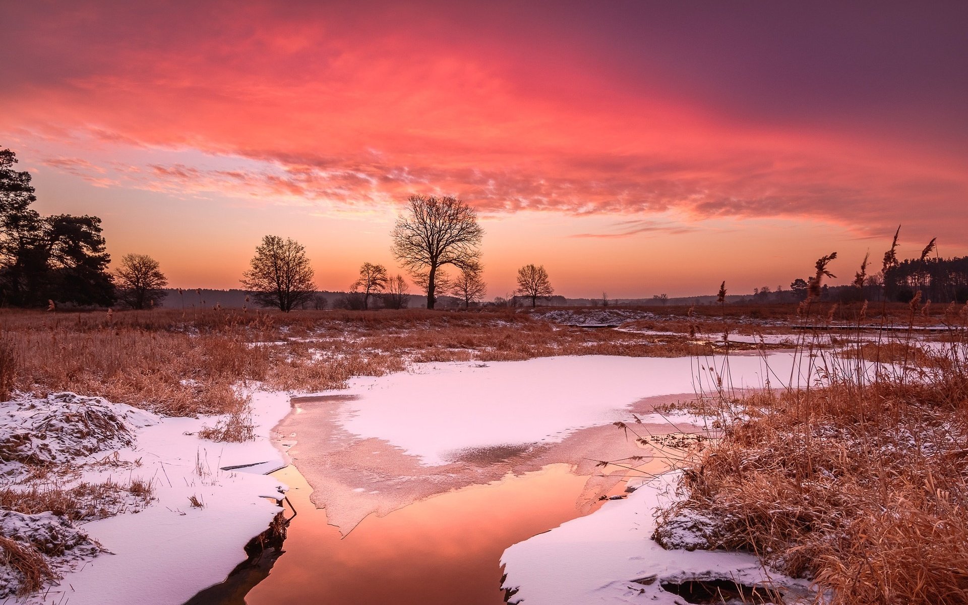 Обои небо, вода, вечер, река, снег, зима, лёд, the sky, water, the evening, river, snow, winter, ice разрешение 2048x1365 Загрузить