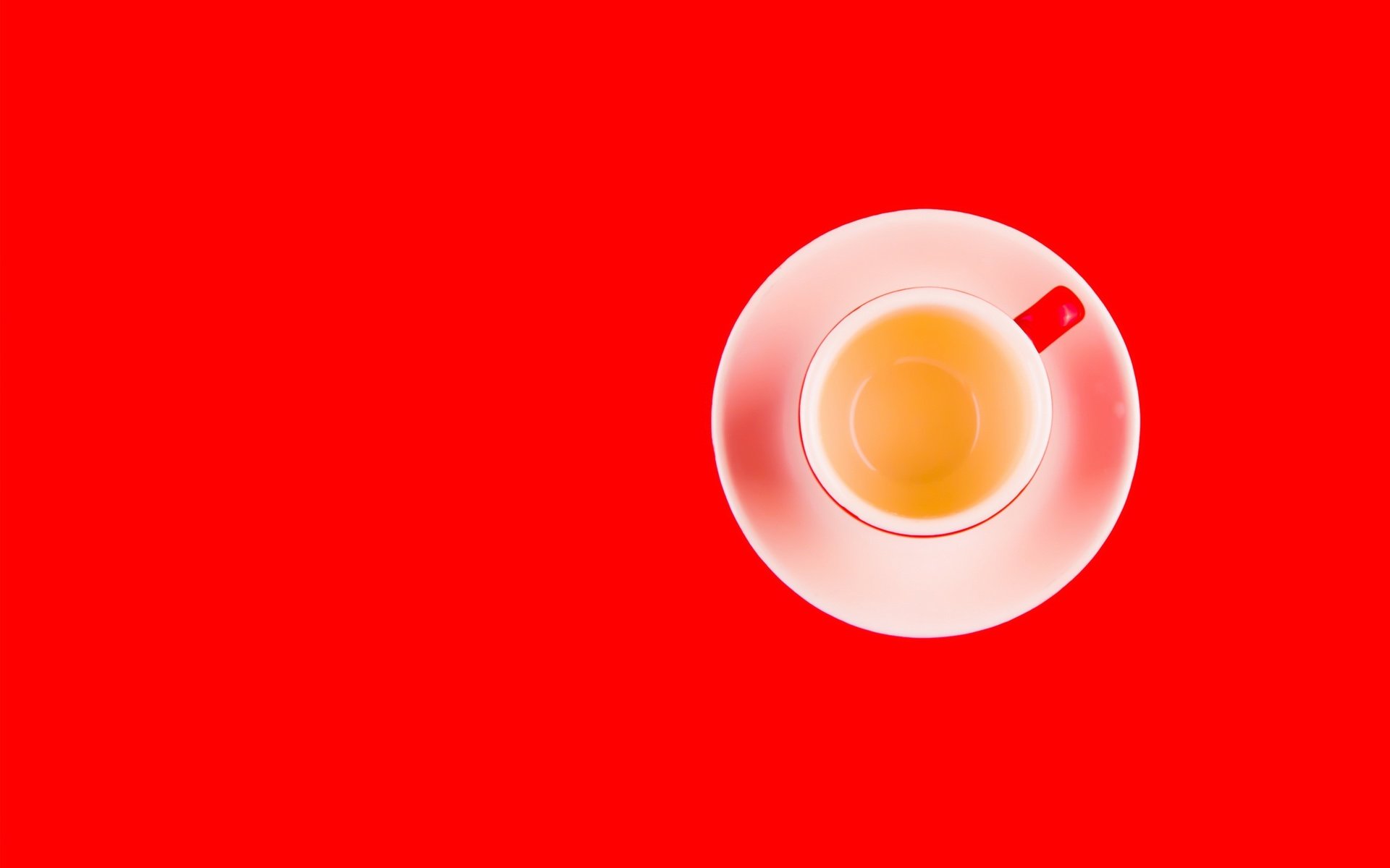 Обои напиток, блюдце, чашка, чай, красный фон, drink, saucer, cup, tea, red background разрешение 2560x1644 Загрузить