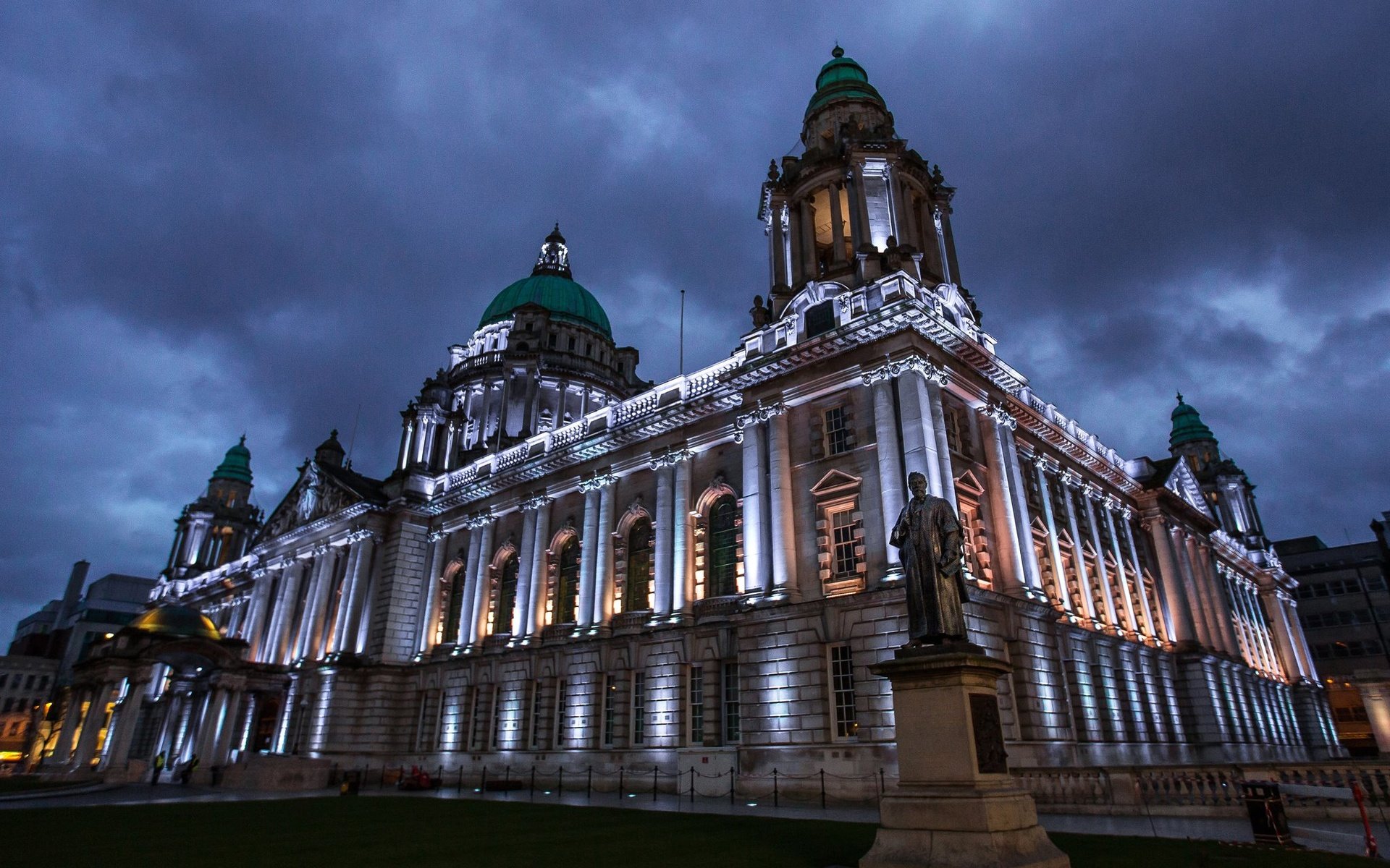 Обои подсветка, архитектура, ирландия, белфаст, мэрия, backlight, architecture, ireland, belfast, city hall разрешение 2048x1440 Загрузить