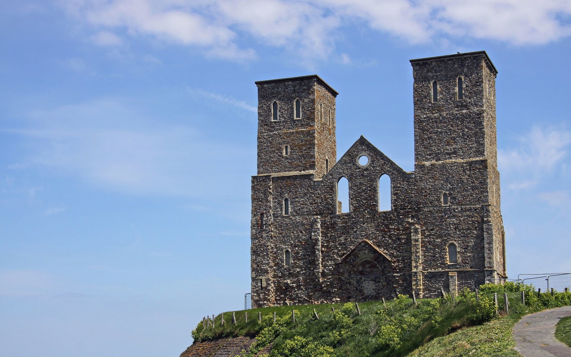 Обои небо, облака, англия, reculver, рекалвер, the sky, clouds, england разрешение 4752x3168 Загрузить