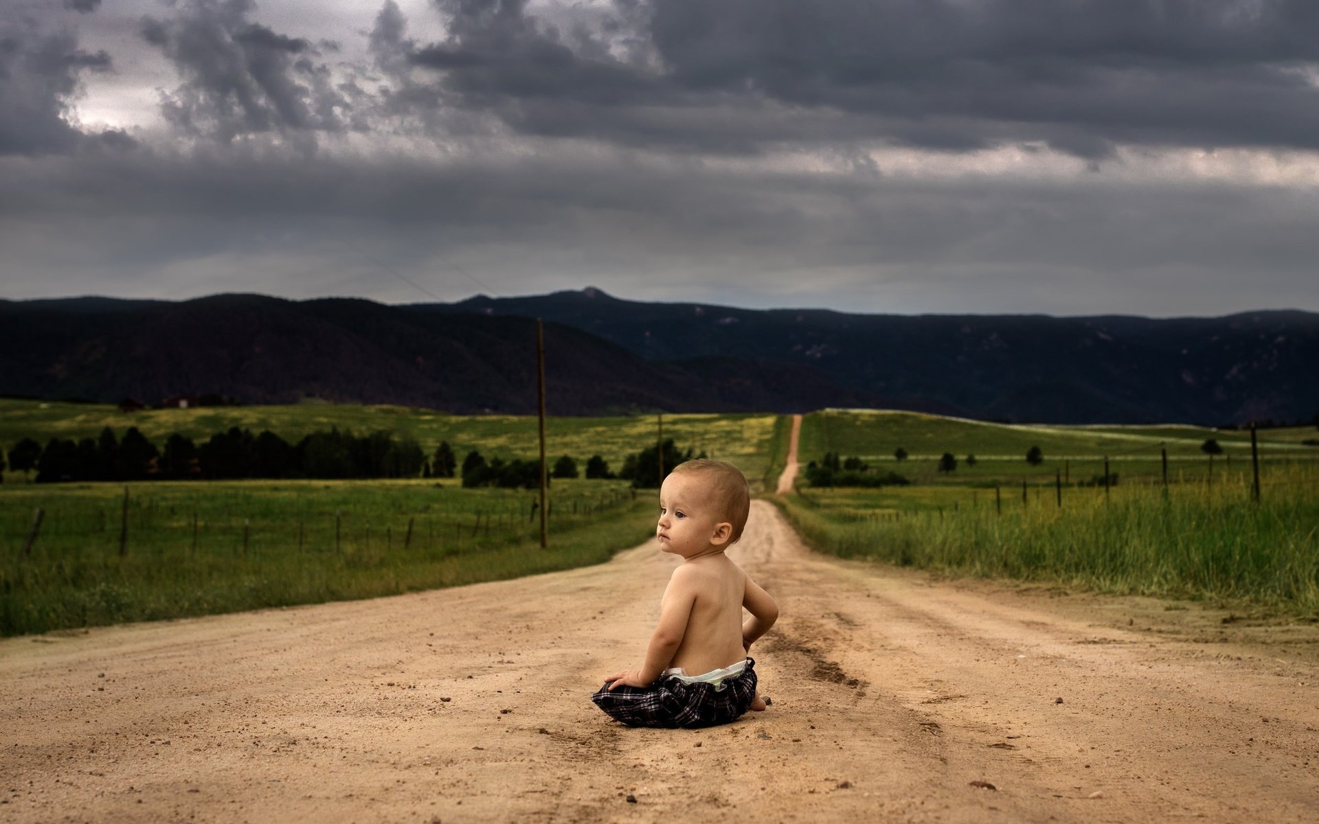 Обои дорога, природа, пейзаж, дети, ребенок, мальчик, малыш, road, nature, landscape, children, child, boy, baby разрешение 2048x1500 Загрузить