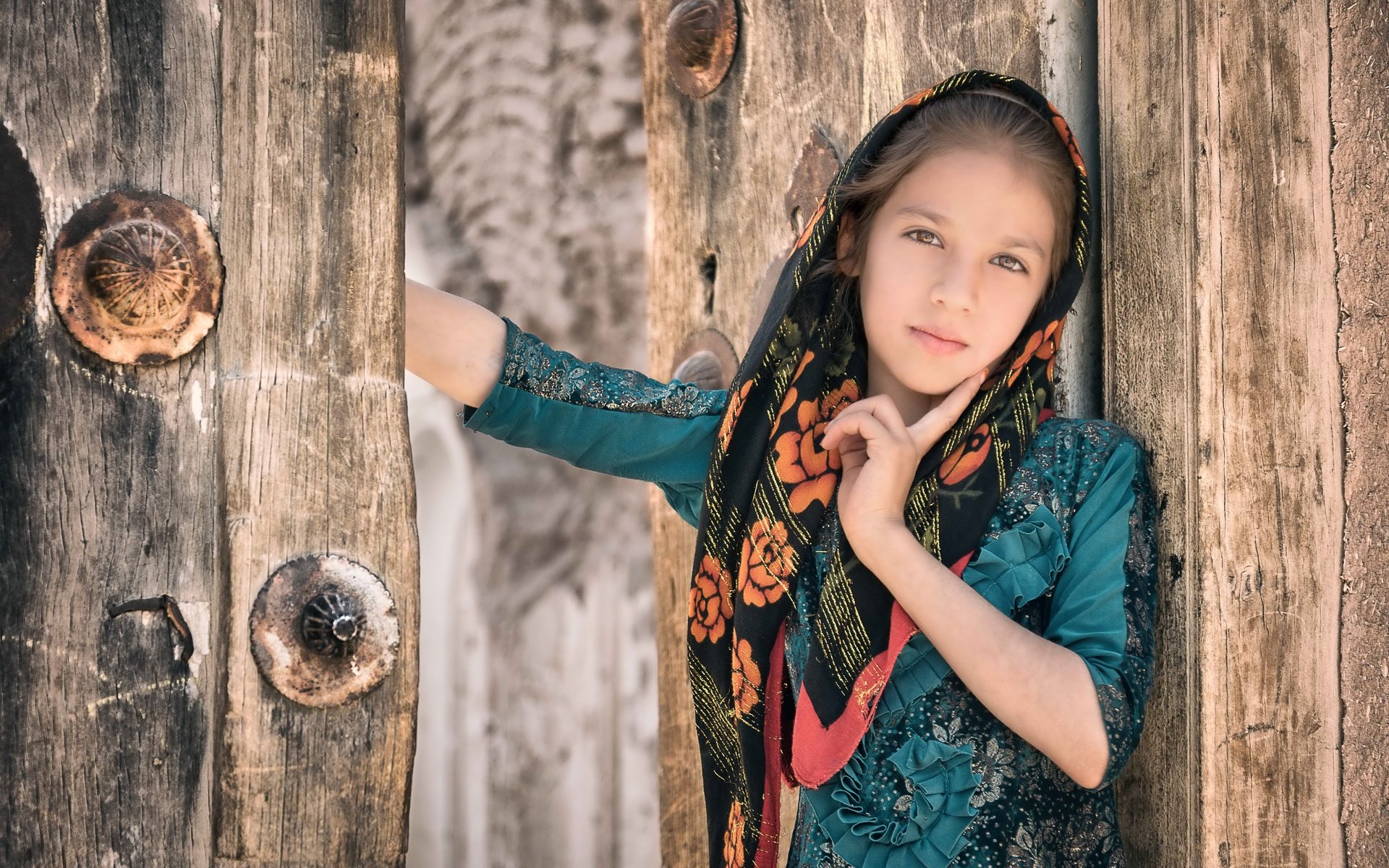 Обои портрет, дети, девочка, ребенок, платок, иран, portrait, children, girl, child, shawl, iran разрешение 6867x4578 Загрузить