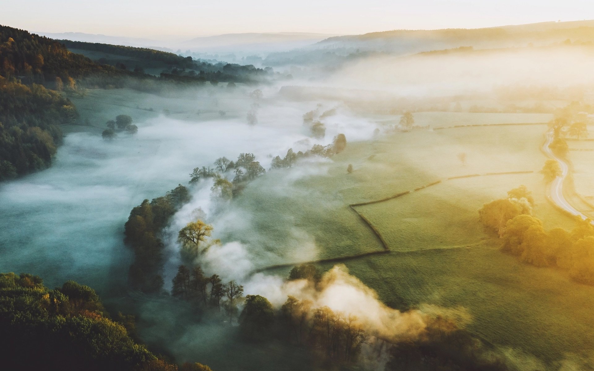 Обои деревья, холмы, утро, туман, долина, trees, hills, morning, fog, valley разрешение 2048x1363 Загрузить