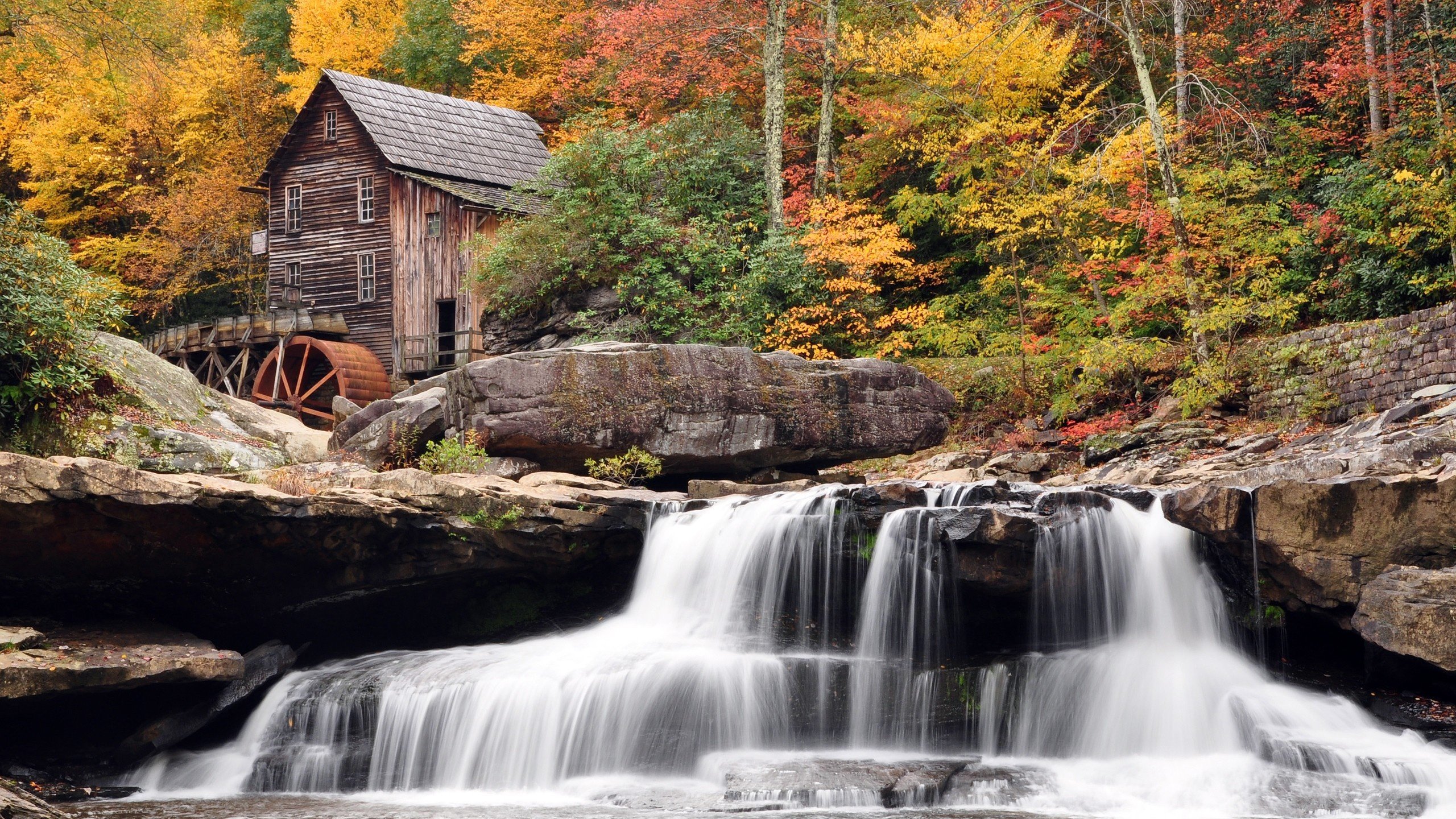 Обои лес, водопад, осень, мельница, западная вирджиния, babcock state park, forest, waterfall, autumn, mill, west virginia разрешение 2560x1600 Загрузить