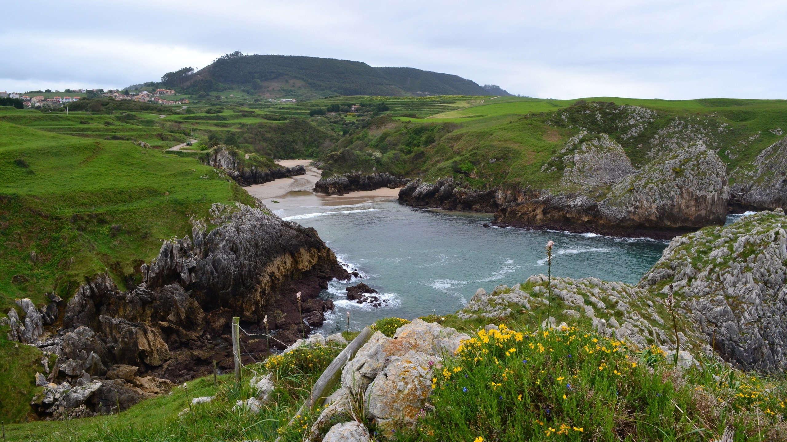 Обои река, природа, гора, домики, поток, испания, кантабрия, river, nature, mountain, houses, stream, spain, cantabria разрешение 2560x1600 Загрузить