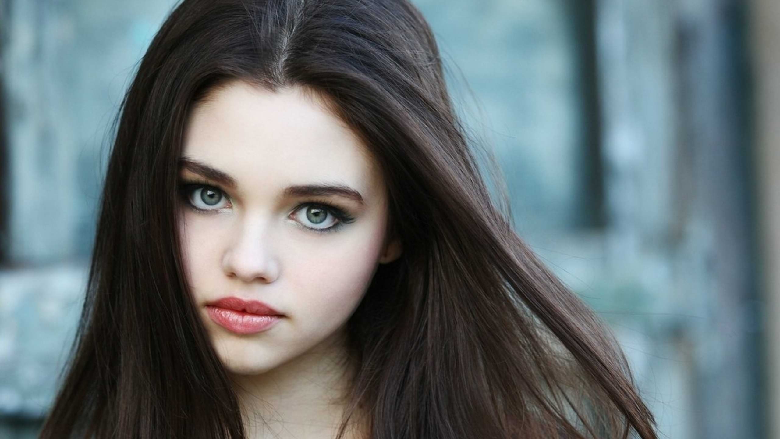 Обои брюнетка с большими, india eisley, индиа айсли, милыми, красивыми глазами и, пухлыми губами, на которые, нанесли, бледно-розовый, блеск., brunette with big, cute, beautiful eyes and, plump lips, which, caused, pale pink, shine. разрешение 2560x1600 Загрузить