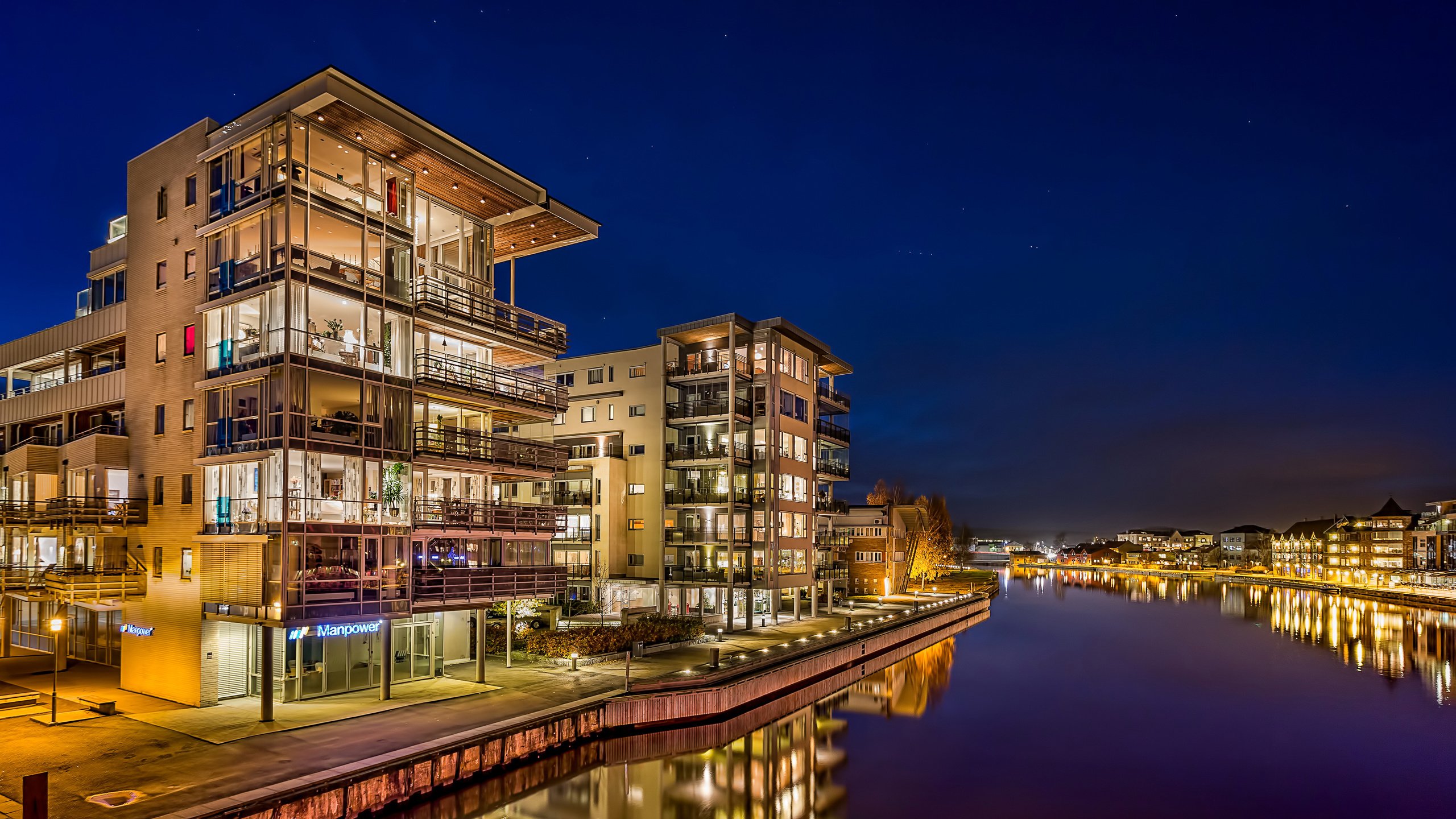 Обои ночь, река, город, дома, норвегия, fredrikstad, night, river, the city, home, norway разрешение 3600x2400 Загрузить