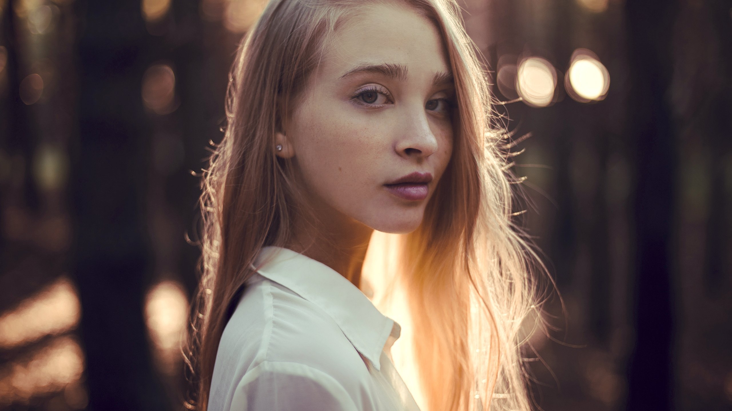 Обои девушка, блондинка, портрет, взгляд, модель, волосы, лицо, girl, blonde, portrait, look, model, hair, face разрешение 4104x2736 Загрузить