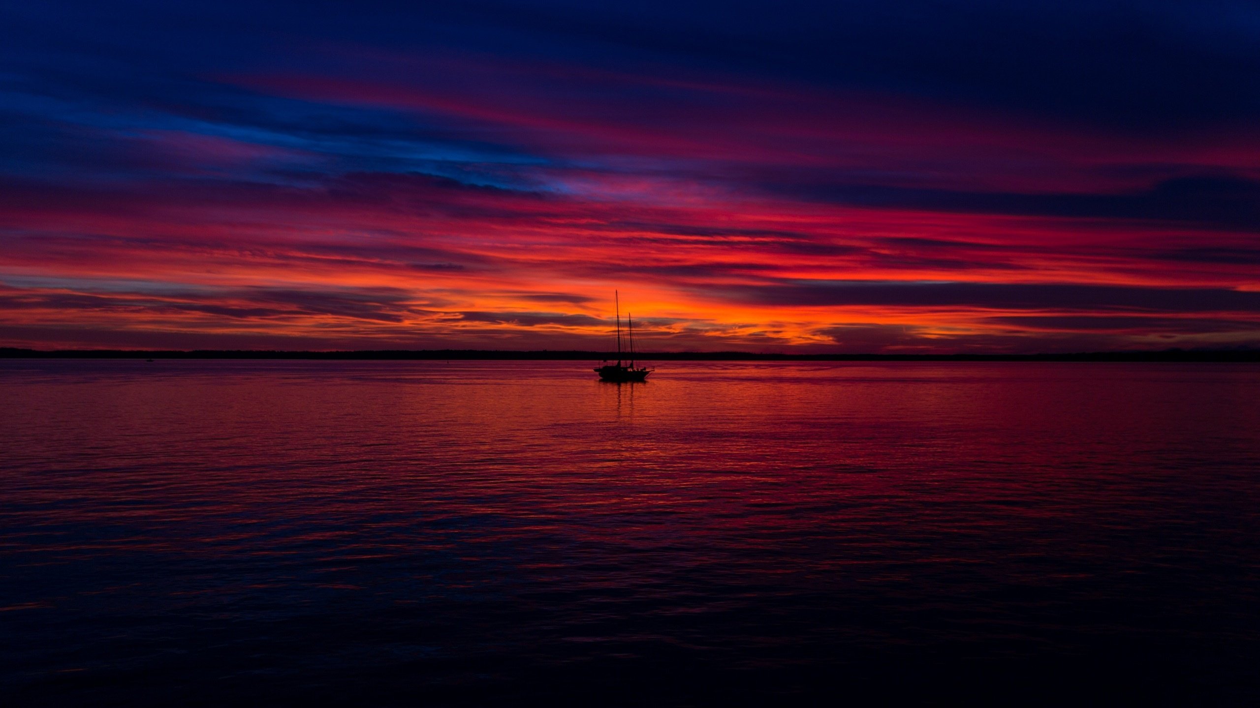 Обои небо, закат, пейзаж, море, горизонт, лодка, the sky, sunset, landscape, sea, horizon, boat разрешение 2560x1600 Загрузить