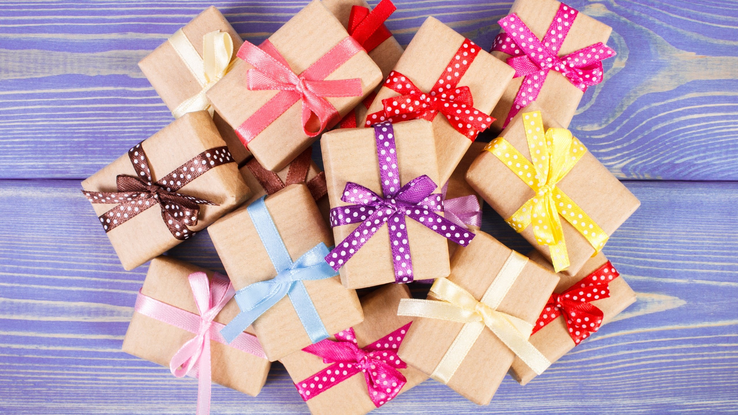 Обои подарки, лента, бант, дерева, коробки, дары, gifts, tape, bow, wood, box разрешение 4400x2933 Загрузить