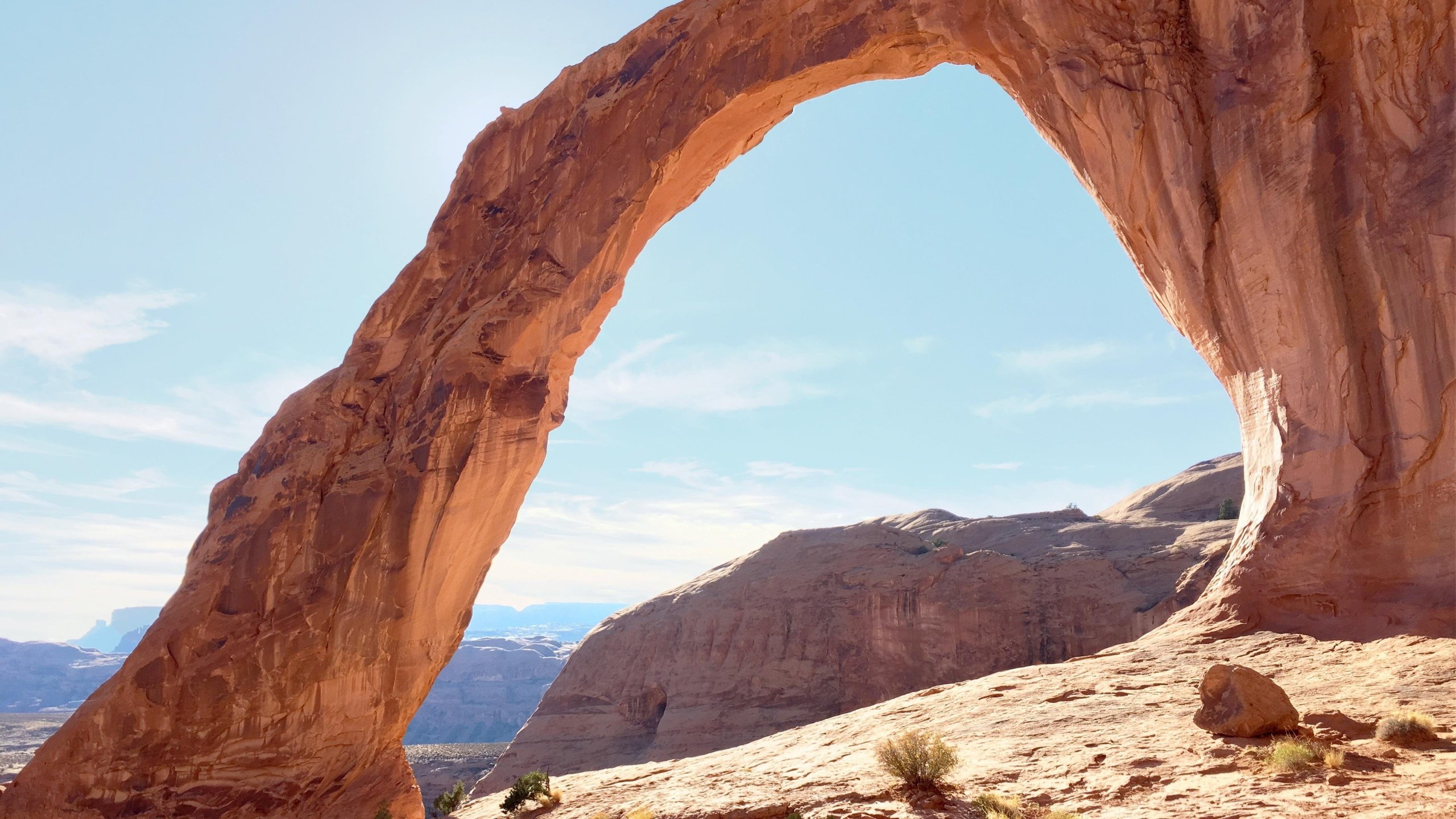 Обои небо, облака, горы, природа, скала, каньон, арка, the sky, clouds, mountains, nature, rock, canyon, arch разрешение 3840x2160 Загрузить