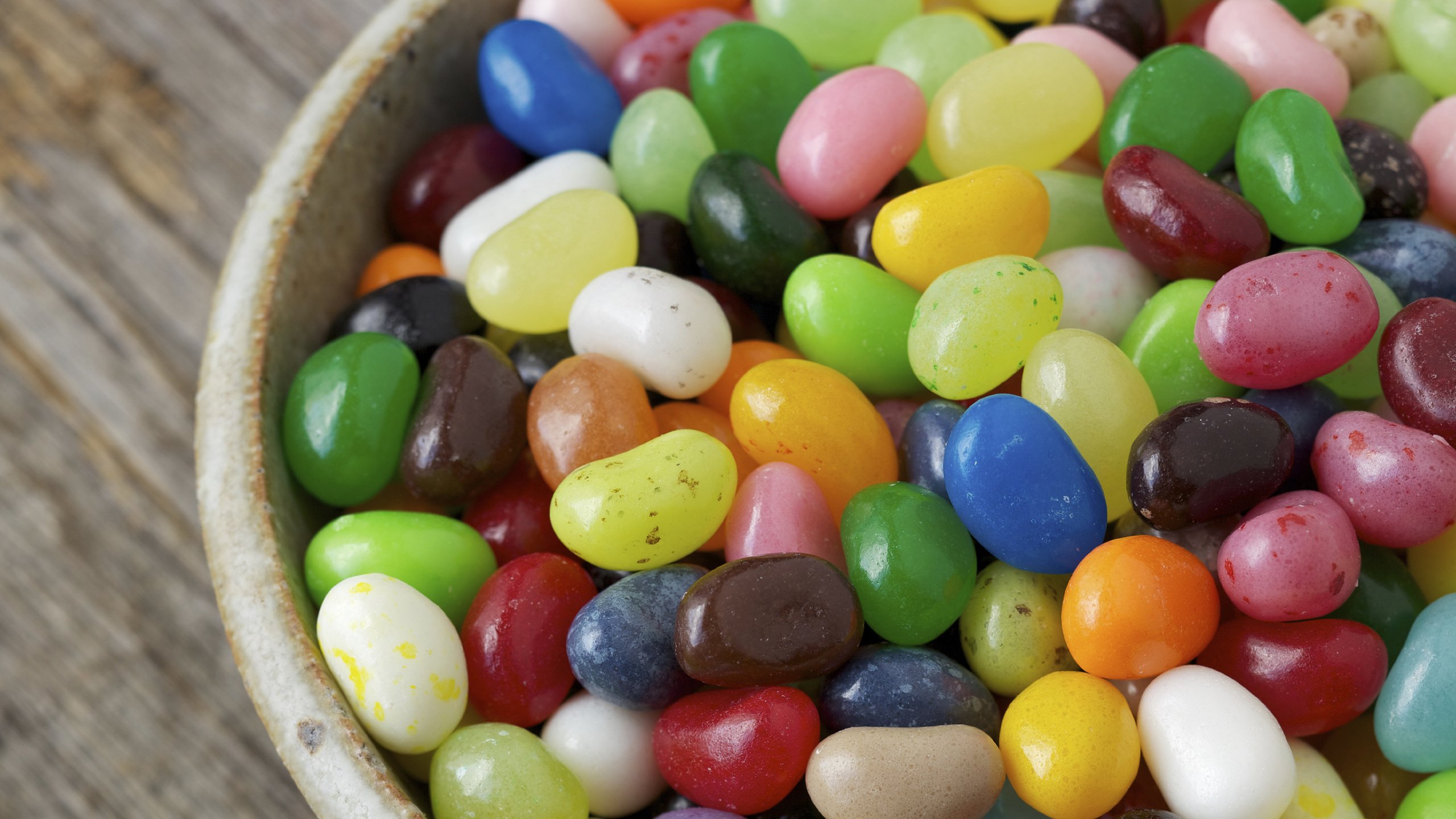 Обои конфеты, сладкое, драже, морские камушки, candy, sweet, pills, sea pebbles разрешение 2560x1600 Загрузить
