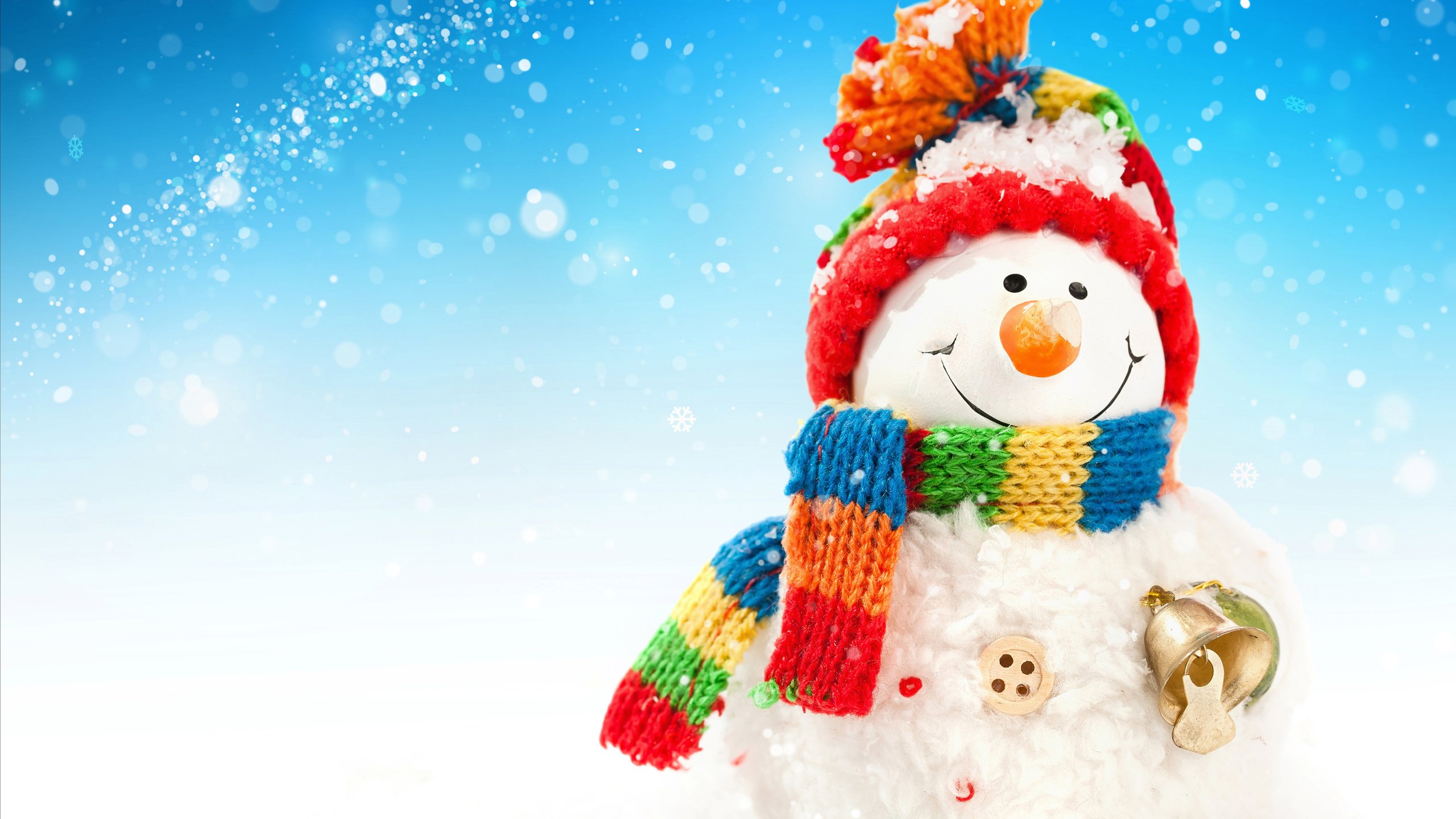 Обои снег, новый год, зима, снеговик, шапка, рождество, шарф, колокольчик, snow, new year, winter, snowman, hat, christmas, scarf, bell разрешение 5120x4189 Загрузить