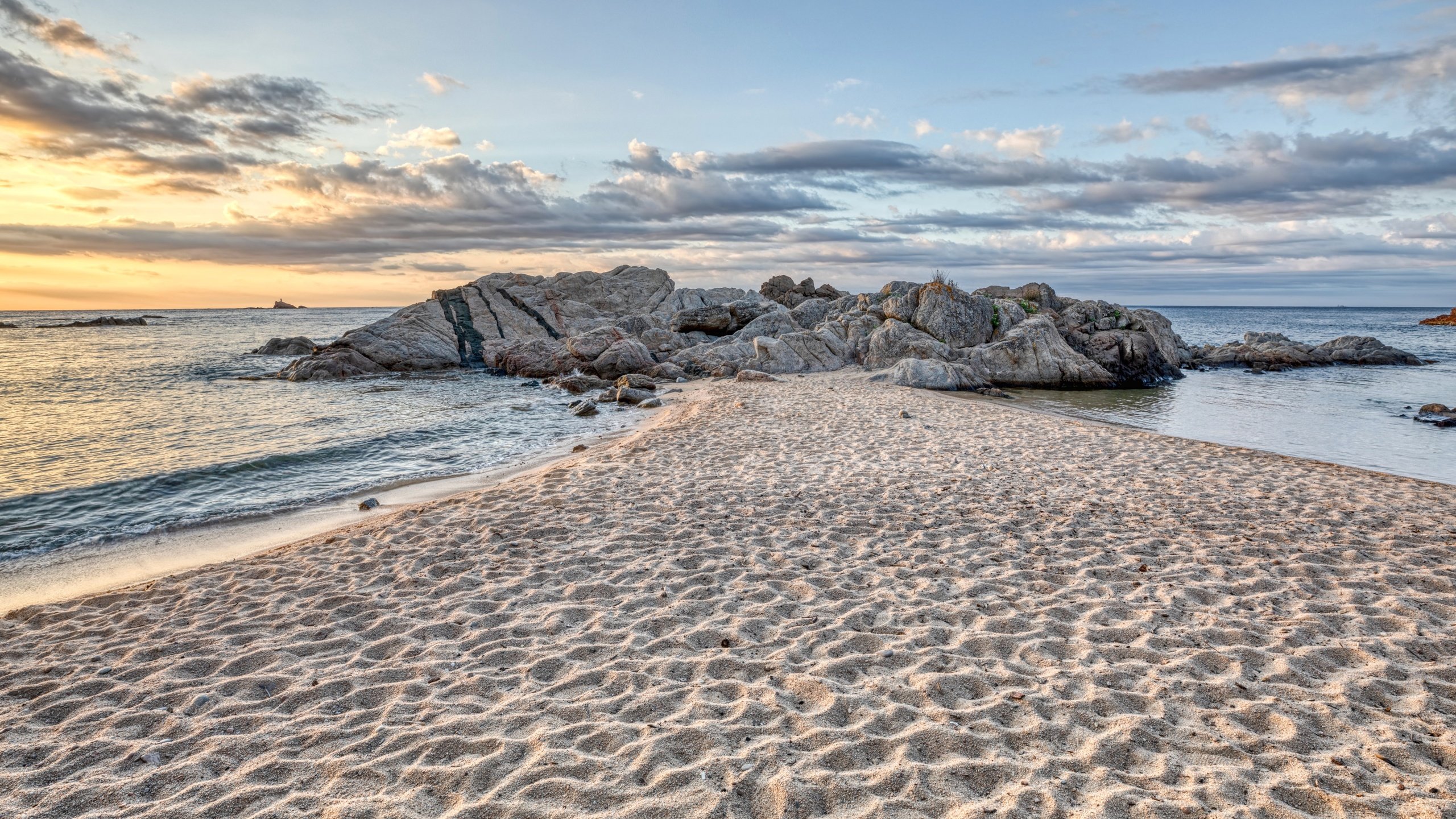 Обои камни, море, песок, испания, stones, sea, sand, spain разрешение 3840x2400 Загрузить