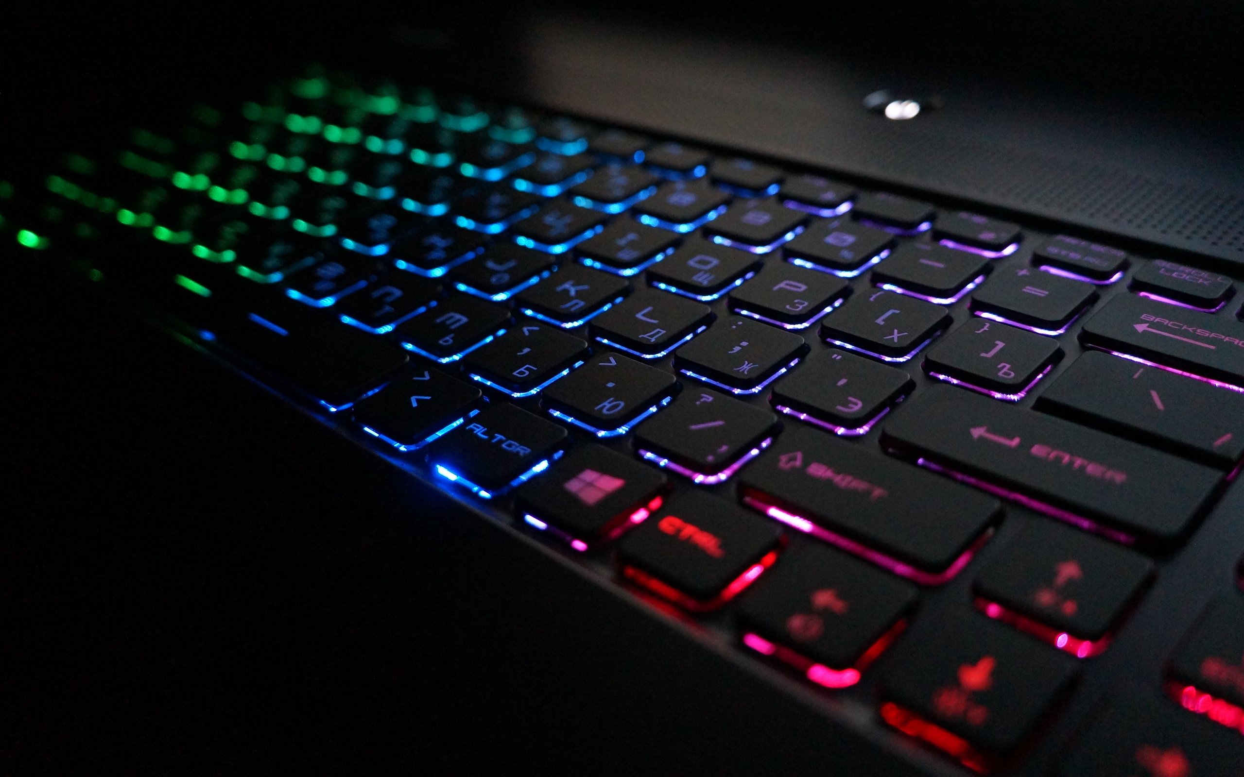 Обои клавиатура, подсветка, ноутбук, расцветка, сид, msi, gs70, gs70stealth, записные книжки, keyboard, backlight, laptop, colors, led, notebook разрешение 4912x2760 Загрузить