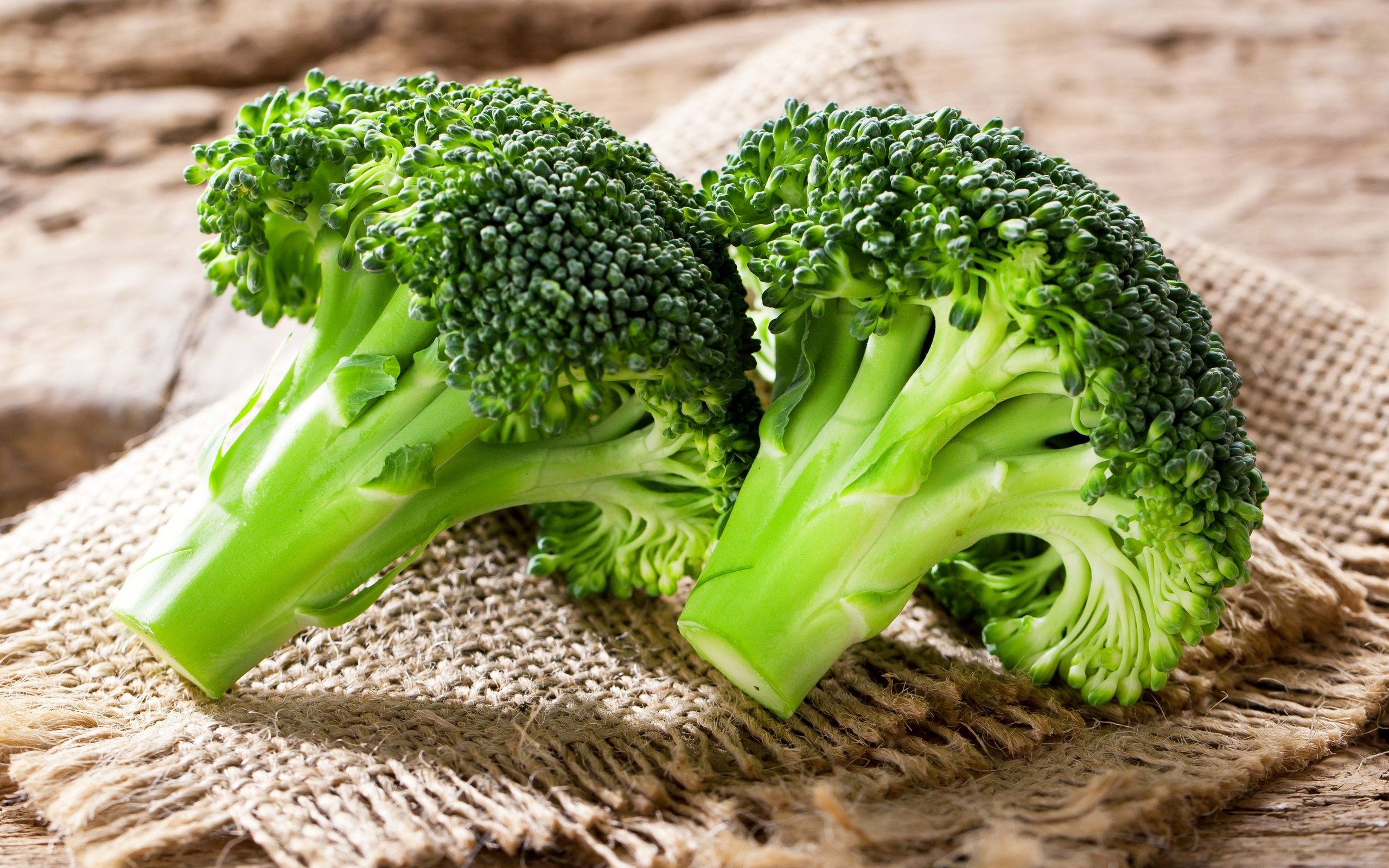 Обои овощи, капуста, брокколи, мешковина, овощной, vegetables, cabbage, broccoli, burlap, vegetable разрешение 2880x1920 Загрузить