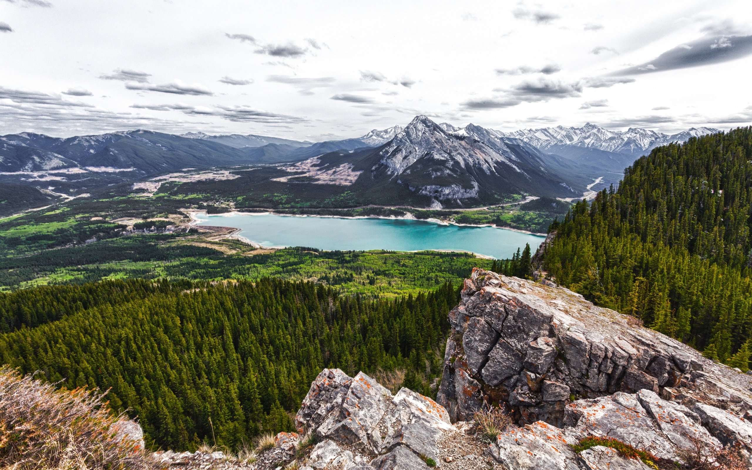 Обои деревья, озеро, горы, пейзаж, канада, barrier lake, trees, lake, mountains, landscape, canada разрешение 2600x1625 Загрузить