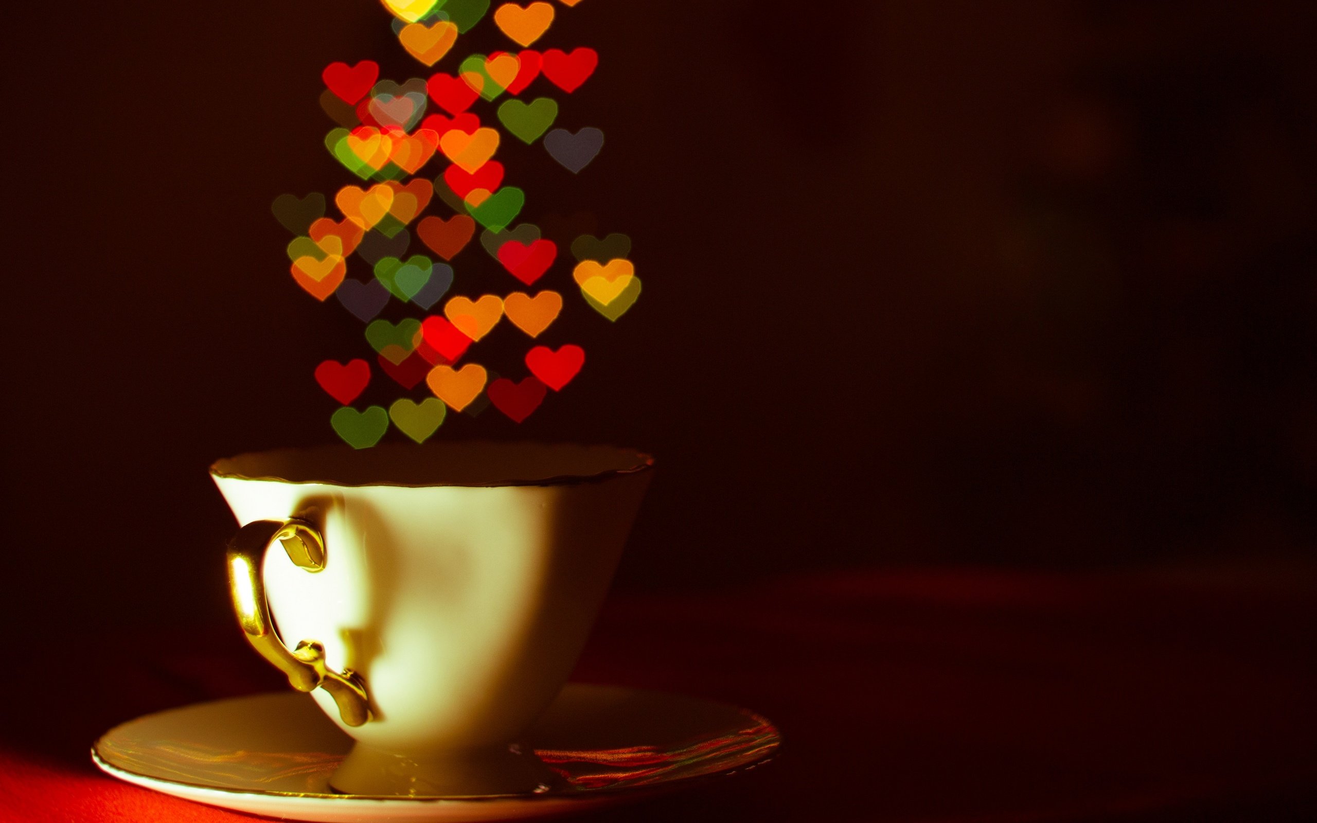 Обои темный фон, блюдце, чашка, чай, сердечки, кубок, the dark background, saucer, cup, tea, hearts разрешение 2880x1926 Загрузить