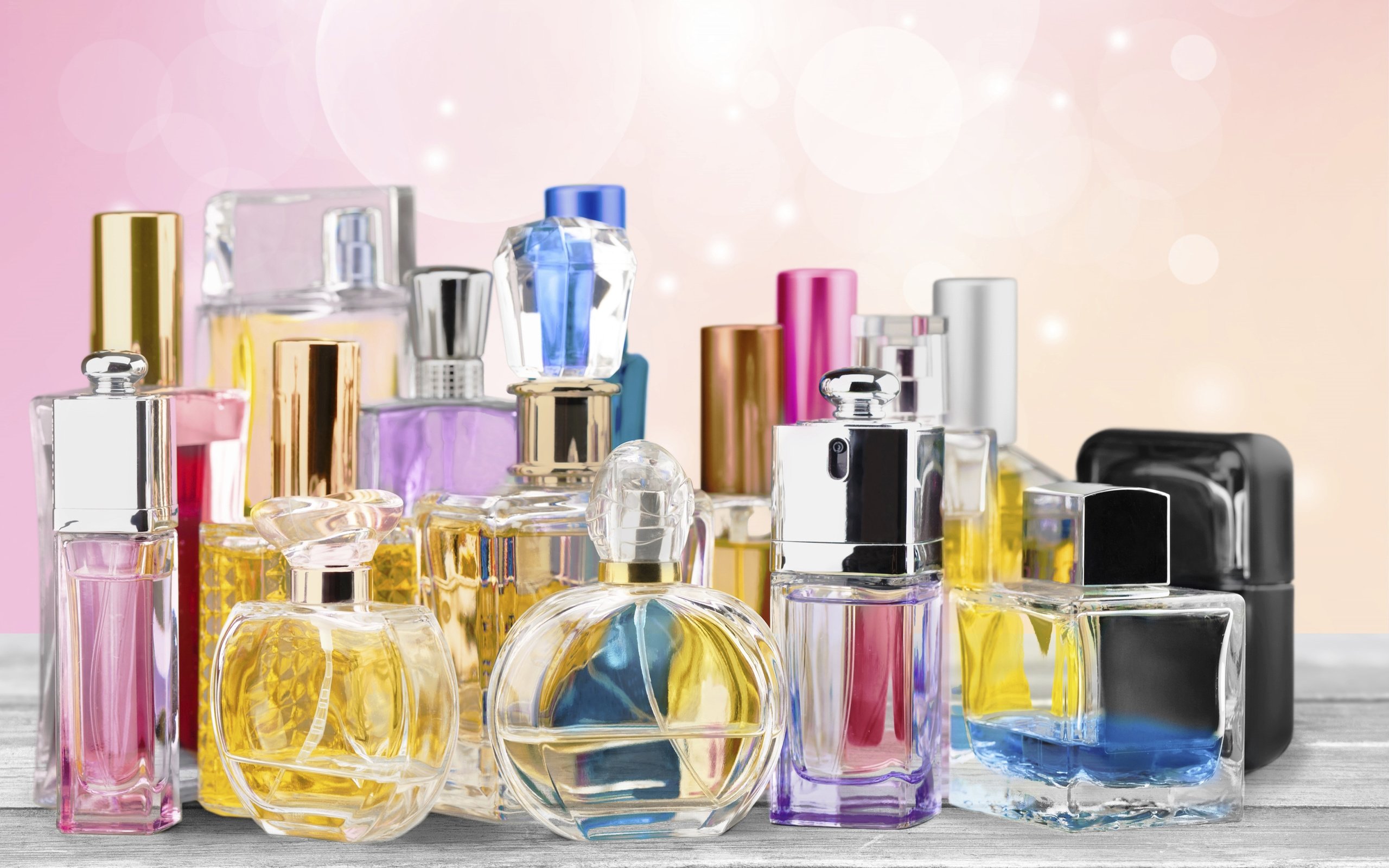 Обои флаконы, духи, парфюмерия, ароматы, bottles, perfume, flavors разрешение 3840x2400 Загрузить