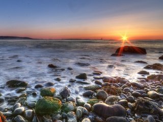 Обои солнце, камни, берег, море, the sun, stones, shore, sea разрешение 2560x1600 Загрузить