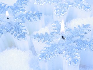 Обои снег, свечи, белый, snow, candles, white разрешение 2560x1600 Загрузить