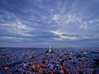 Обои небо, облака, огни, город, париж, франция, the sky, clouds, lights, the city, paris, france разрешение 2560x1700 Загрузить