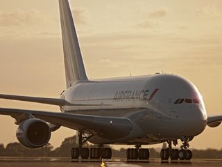 Обои airbus, a380, grazhdanskaya aviaciya, обьлака, oblaka разрешение 2000x1333 Загрузить