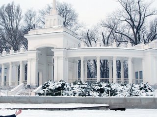 Обои sneg, zima, dvorec разрешение 3648x1440 Загрузить
