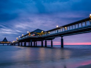 Обои огни, вечер, море, мост, пирс, lights, the evening, sea, bridge, pierce разрешение 2048x1299 Загрузить