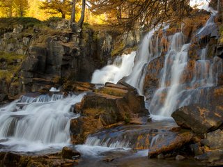 Обои скалы, водопад, каскад, rocks, waterfall, cascade разрешение 1920x1365 Загрузить