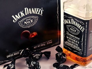 Обои конфеты, бутылка, алкоголь, виски, джек дениелс, candy, bottle, alcohol, whiskey, jack daniels разрешение 1920x1271 Загрузить