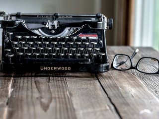 Обои очки, бокалы, печатная машинка, underwood, пишущая машинка, glasses, typewriter разрешение 2048x1365 Загрузить