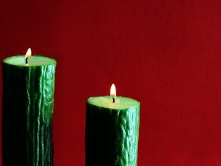 Обои свечи, фон, огурцы, candles, background, cucumbers разрешение 1920x1080 Загрузить