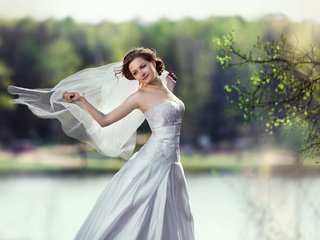 Обои настроение, платье, брюнетка, счастье, невеста, фата, mood, dress, brunette, happiness, the bride, veil разрешение 1920x1172 Загрузить