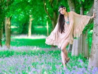 Обои цветы, деревья, природа, лес, девушка, поза, модель, flowers, trees, nature, forest, girl, pose, model разрешение 2047x1243 Загрузить