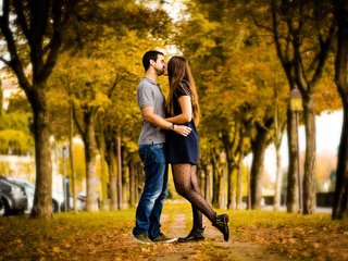 Обои девушка, autumn love, осень, парень, пара, мужчина, поцелуй, аллея, влюбленные, girl, autumn, guy, pair, male, kiss, alley, lovers разрешение 2048x1357 Загрузить