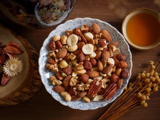 Обои орехи, чай, фундук, сухоцвет, миндаль, грецкий орех, кешью, пекан, nuts, tea, hazelnuts, the dried flowers, almonds, walnut, cashews, pecan разрешение 1920x1279 Загрузить