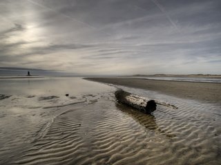 Обои море, песок, маяк, бревно, sea, sand, lighthouse, log разрешение 4284x2844 Загрузить