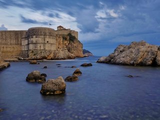 Обои скалы, море, крепость, хорватия, дубровник, rocks, sea, fortress, croatia, dubrovnik разрешение 2048x1153 Загрузить