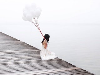 Обои шары, девушка, брюнетка, мост, воздушные шары, balls, girl, brunette, bridge, balloons разрешение 2048x1368 Загрузить