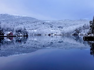 Обои небо, луна, облака, дома, деревья, полнолуние, озеро, финляндия, горы, зима, отражение, пейзаж, the sky, the moon, clouds, home, trees, the full moon, lake, finland, mountains, winter, reflection, landscape разрешение 3840x2400 Загрузить