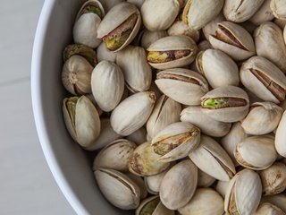 Обои орехи, скорлупа, фисташки, крупным планом, nuts, shell, pistachios, closeup разрешение 3840x2160 Загрузить