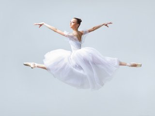 Обои девушка, платье, прыжок, танец, руки, балет, балерина, пуанты, girl, dress, jump, dance, hands, ballet, ballerina, pointe shoes разрешение 5166x3444 Загрузить