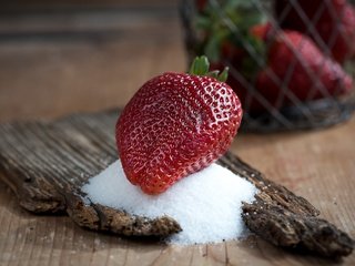 Обои фон, доска, клубника, стол, ягоды, сахар, корзинка, background, board, strawberry, table, berries, sugar, basket разрешение 3000x1687 Загрузить