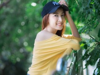 Обои девушка, улыбка, лето, взгляд, волосы, лицо, кепка, girl, smile, summer, look, hair, face, cap разрешение 2048x1366 Загрузить