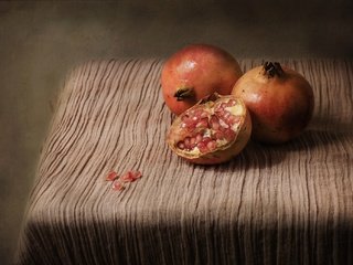 Обои макро, фрукты, зерна, стол, плод, гранат, macro, fruit, grain, table, the fruit, garnet разрешение 2048x1356 Загрузить